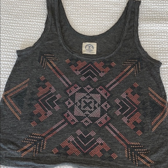 AE Cropped Tank with Aztec Print - Picture 4 of 4